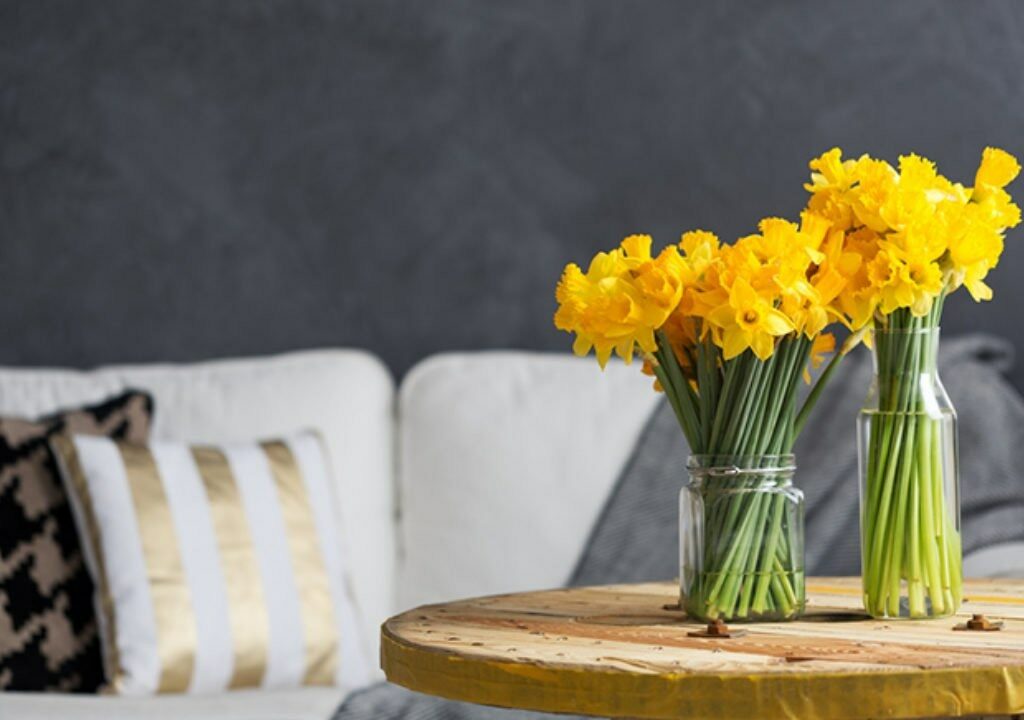 flores na decoração de mesa